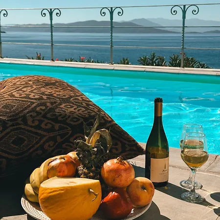 Luxury La (adults Only) チョルト