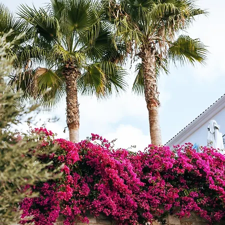 Luxury La (adults Only) Lägenhet Khorto